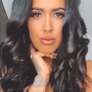 Meet your Posher, Maxine